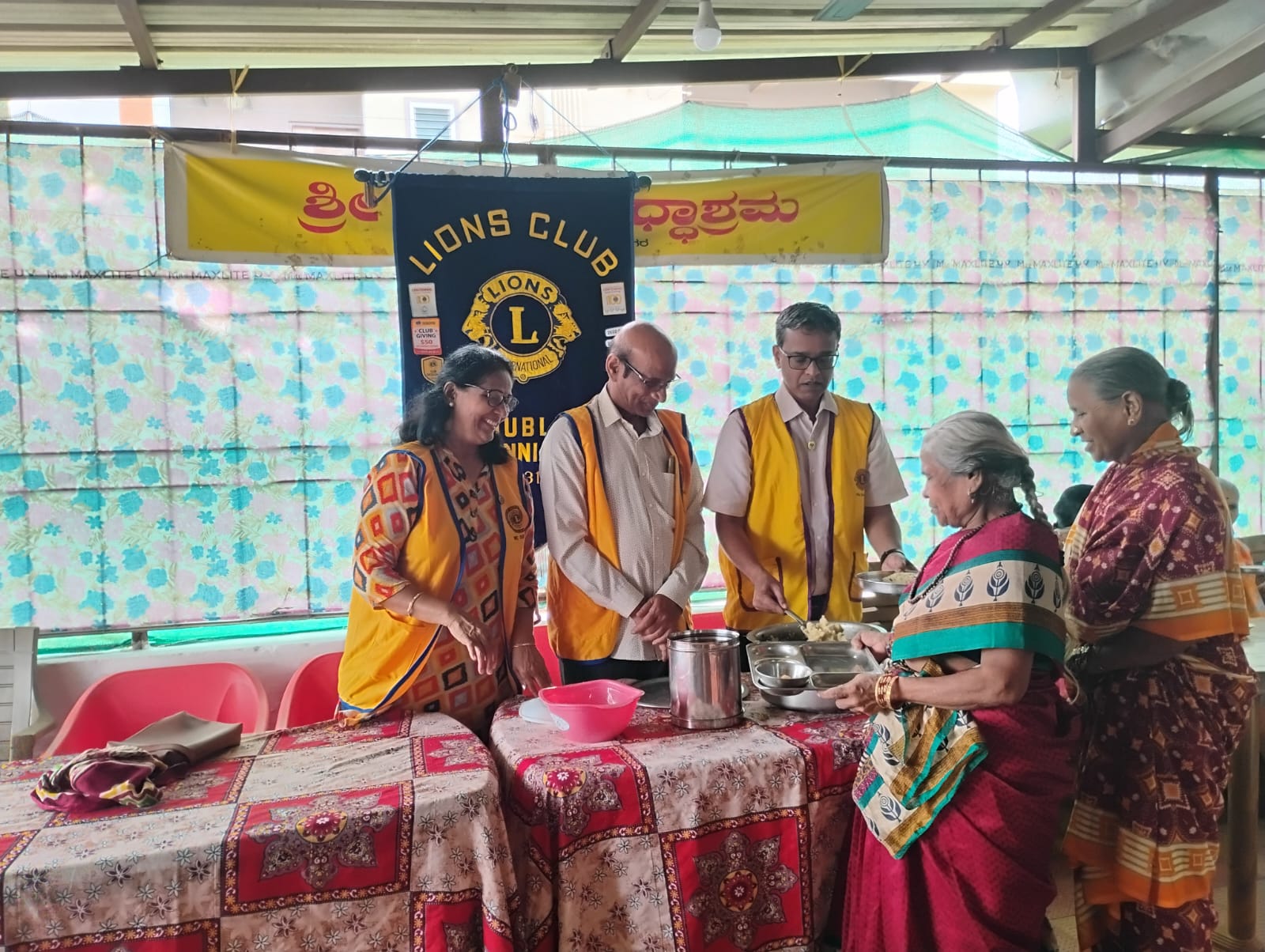 Distribution of prepared food at mytri  old age  home 