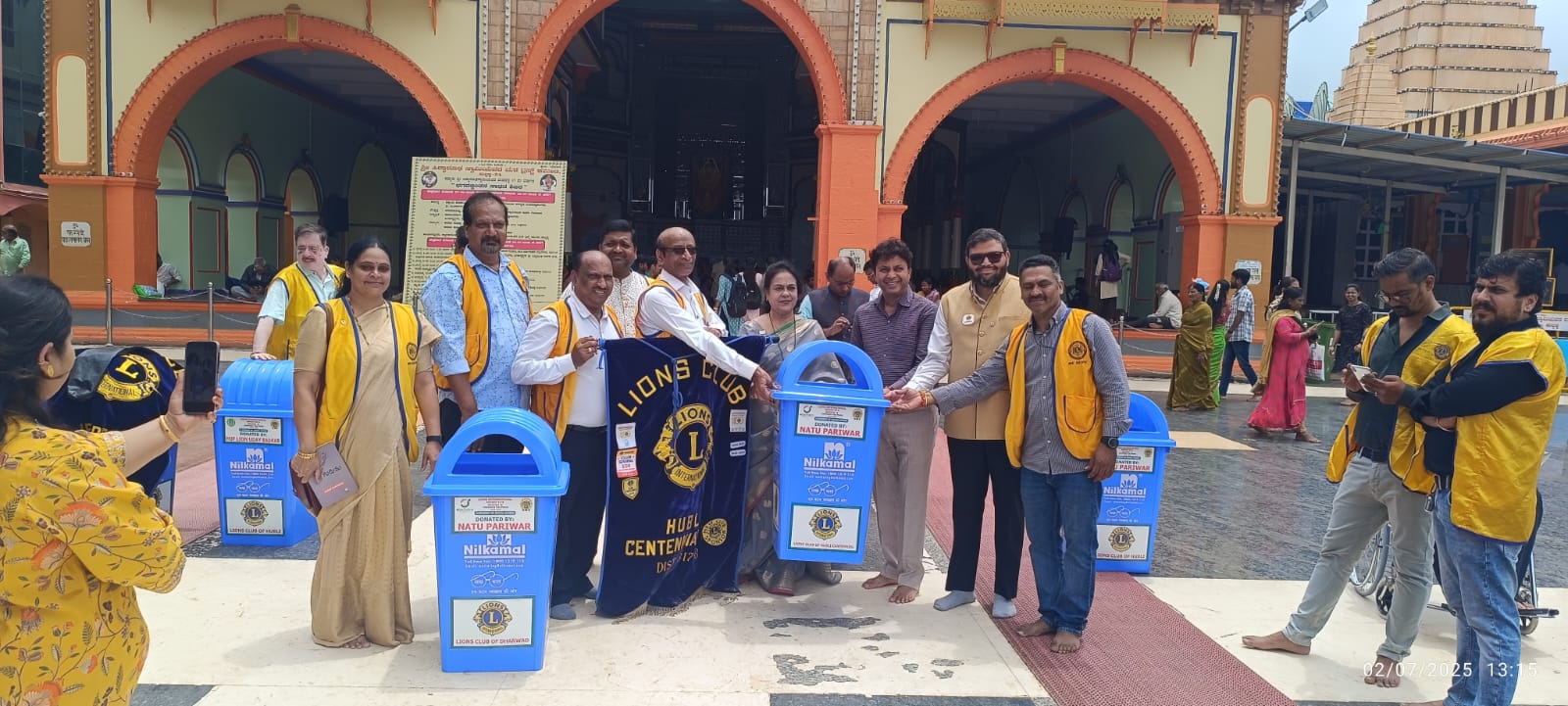 Distribution of trash bins