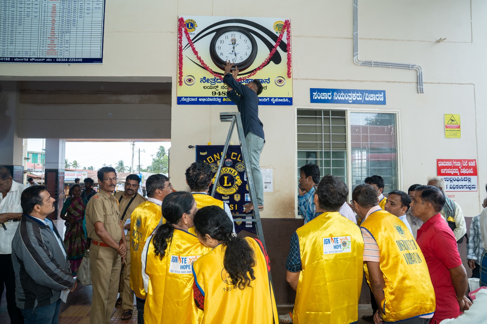 EYE DONATION AWARENESS MESSAGE HOLDING WALL CLOCK INSTALLED AT KSRTC BUS STAND