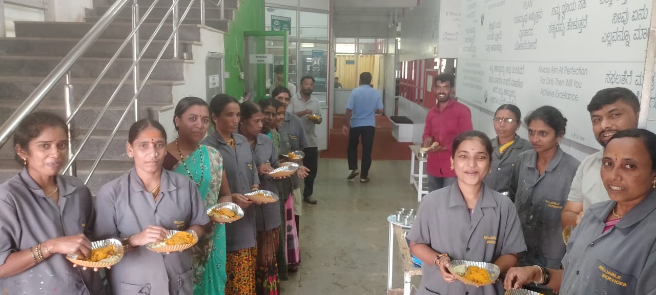 The Lions Club of Hubli City organized a food donation for 30 staff members of Reliable Services and 5 Non-Lion volunteers who actively participated in the plantation of 50 saplings at Reliable Services, Chalmatti, Hubli.