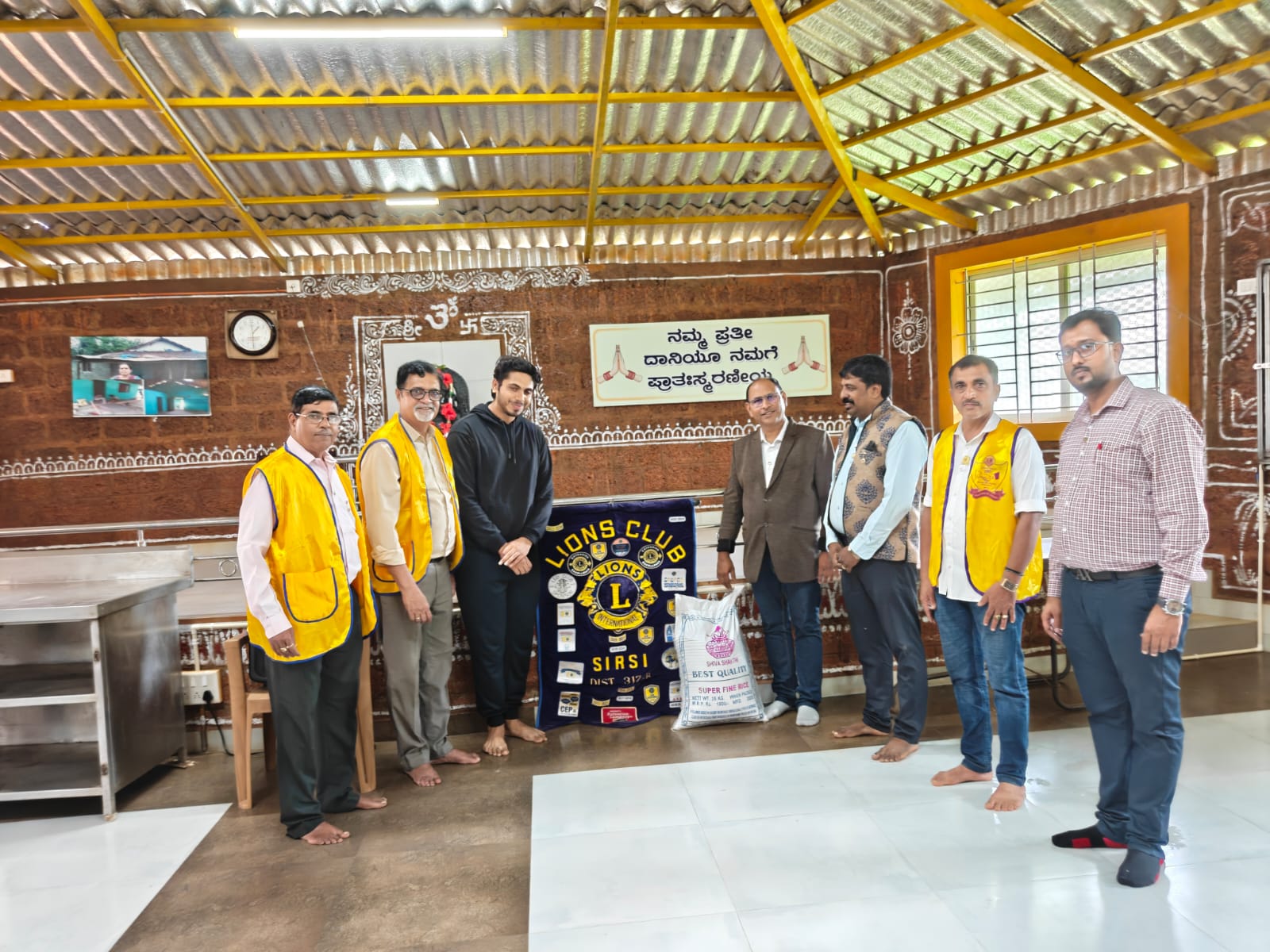 DISTRIBUTION OF FOOD KITS TO OLD AGE HOME, SUYOGA ASHRAMA ALONG WITH RDC FOR RELIVING HUNGER 