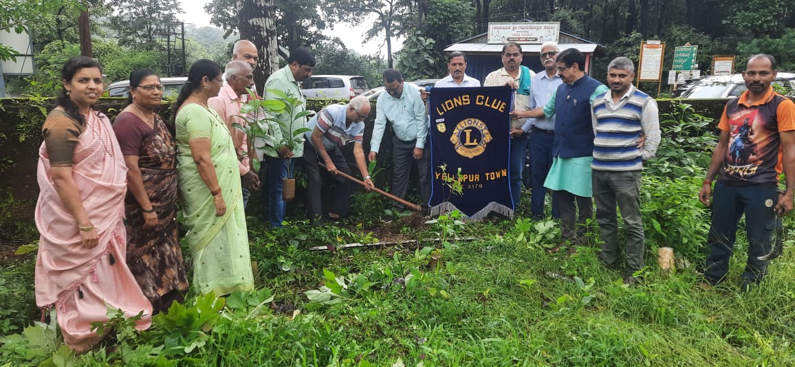 Vanamahostsava in GHPS  Lingyanakoppa Yellapur