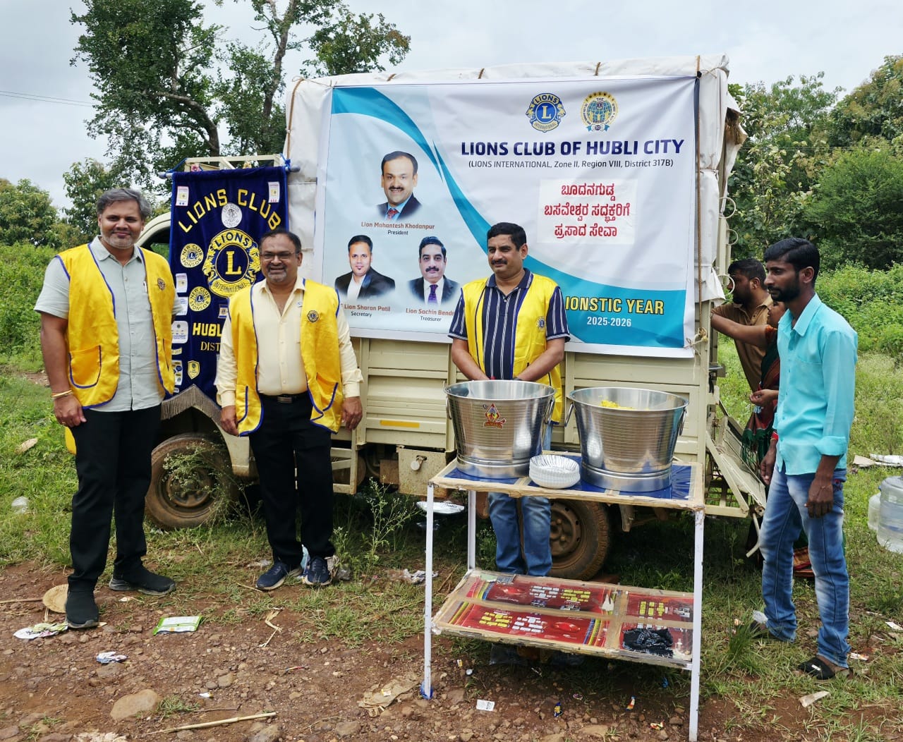 11th August 2025, we successfully concluded yet another food donation activity, made possible through the generous contributions of our fellow Lion members.  Around 500 devotees at Buddanagudda Basaveshwara Temple were served wholesome meals, with 10–12 m