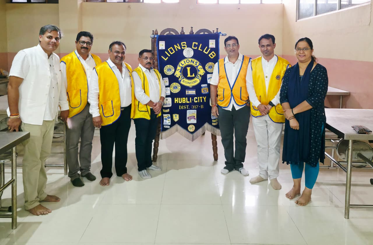 The P S T of the Lions Club of Hubli City, organized a food donation today, 13th August (Wednesday) 2025, for 31 underprivileged blind students of Chikkenakoppa Shree Channaveera Sharanara Andharakalyana Ashram, Navanagar, Hubli 