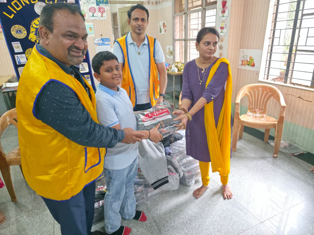 Saturday, 23rd August 2025, we the P.S.T. of Lions Club of Hubli City, with the noble initiative of Ln. Guru Angadi to celebrate his son Cub Vedanth’s Birthday, organized a heartfelt activity at Manovikal Government School for Mentally Challenged Girls.