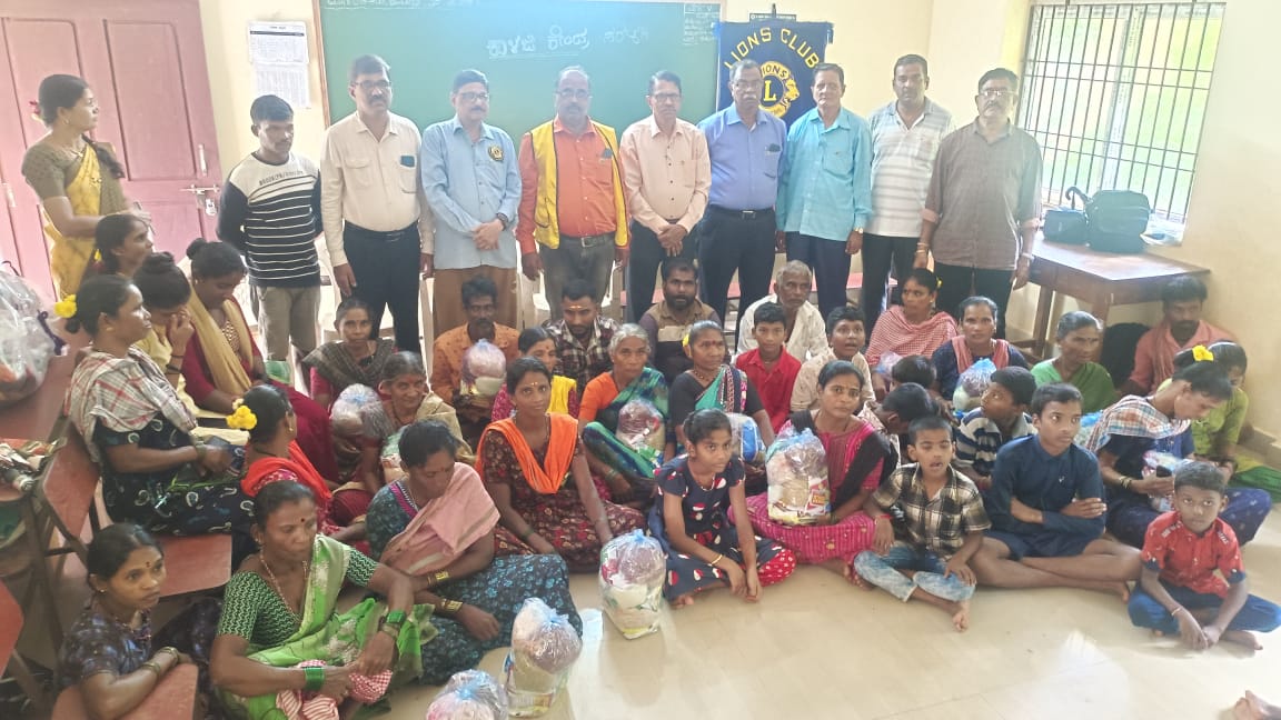 Distribution of food kits to flood affected victims