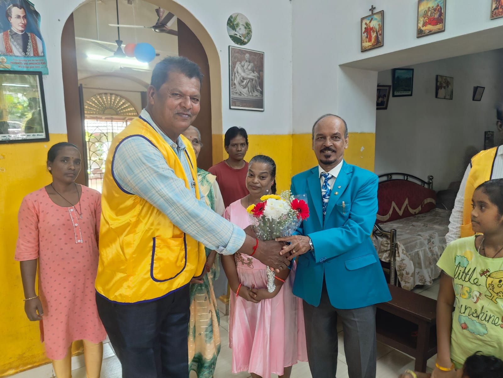 ZCs OFFICIAL VISIT TO THE LIONS CLUB OF ANJUNA ALONG WITH THE RCs VISIT & A TWINING ACTIVITY WITH THE LEO CLUB OF CALANGUTE. THE LIONS CLUB OF ANJUNA COMBINED IT WITH THE VISIT TO THE HOME FOR THE AGED AT ASSAGAO.