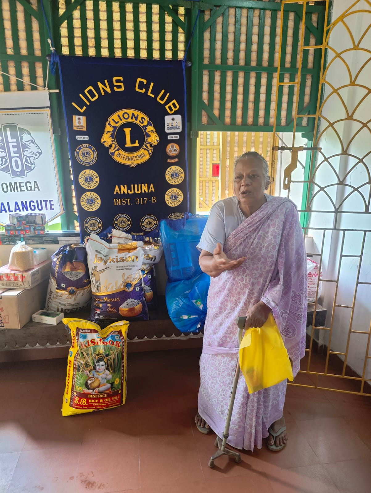 ZCs OFFICIAL VISIT TO THE LIONS CLUB OF ANJUNA ALONG WITH THE RCs VISIT & A TWINING ACTIVITY WITH THE LEO CLUB OF CALANGUTE. THE LIONS CLUB OF ANJUNA COMBINED IT WITH THE VISIT TO THE HOME FOR THE AGED AT ASSAGAO.