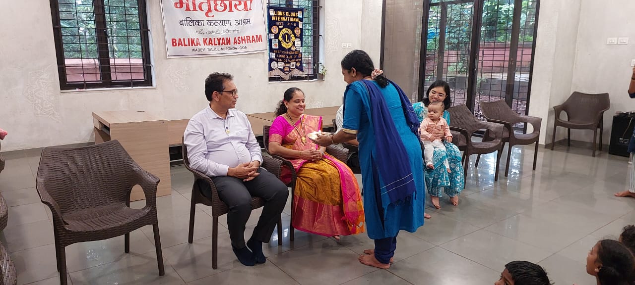 Served evening snacks to the inmates of Balika Kalyan Ashram, Wade, Talaulim-Goa