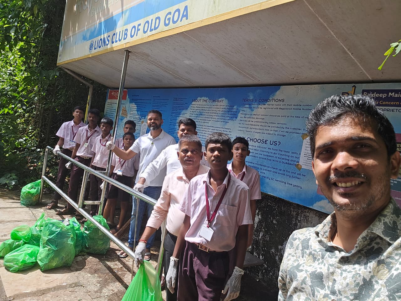 	Cleanliness of Railway Station Garden and Bus Shelter next to the railway station maintained by the Lions Club of Old Goa