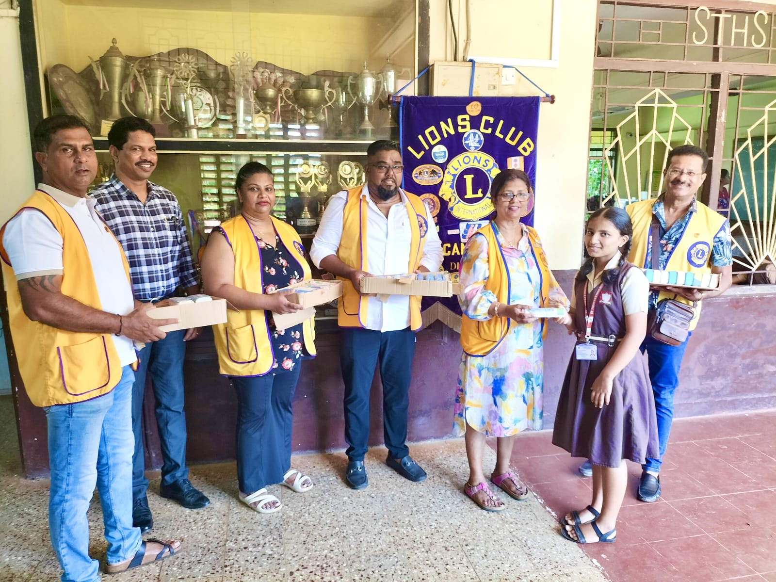 Distribution of free spectacles to students.