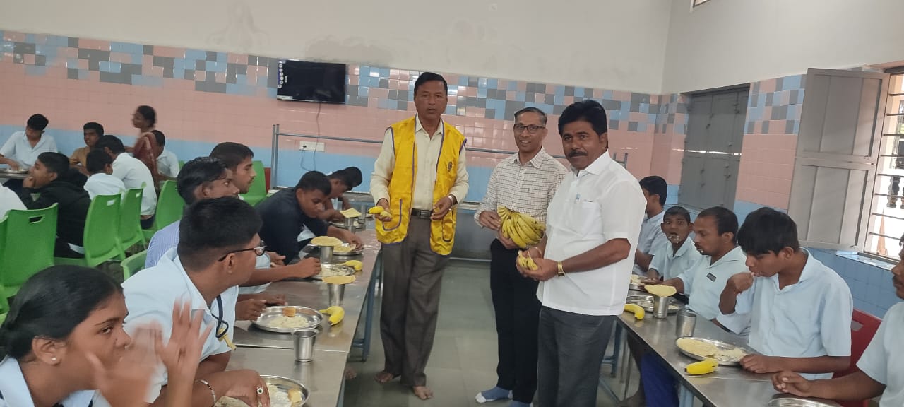 served with prepared meals fruits and bread to the mentaly retarded students of residential school Lions Club Gangavathi. 