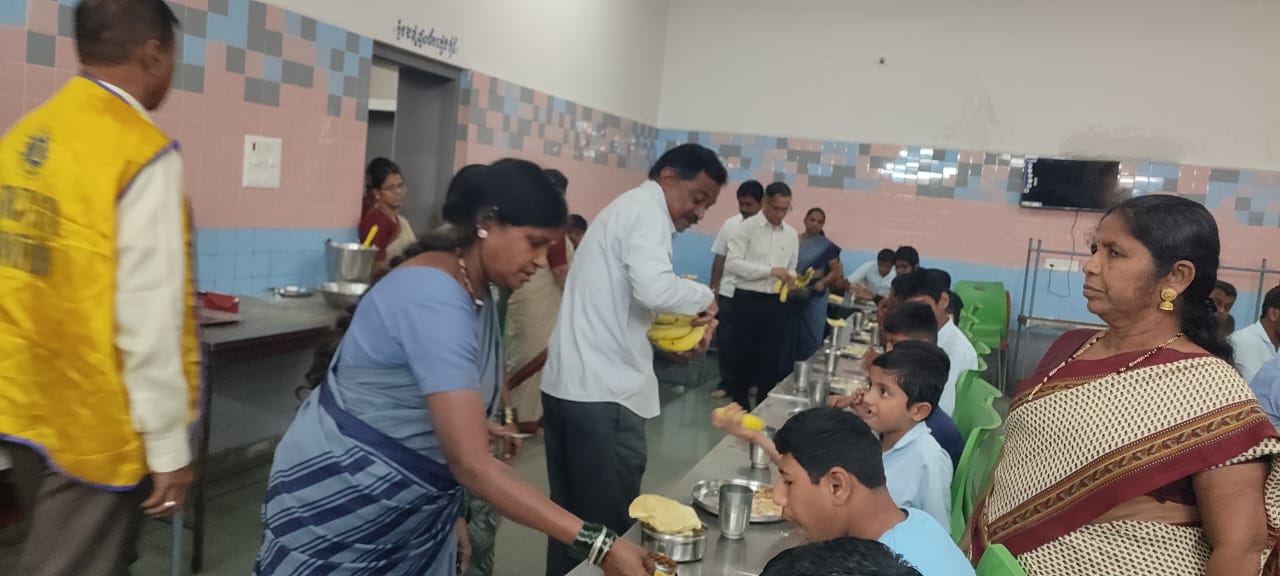 served with prepared meals fruits and bread to the mentaly retarded students of residential school Lions Club Gangavathi. 