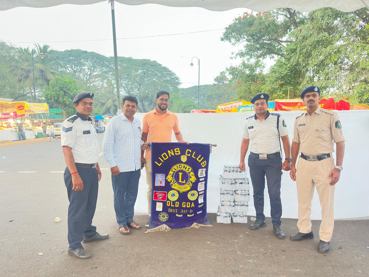 Distribution of water bottles to traffic police during the Feast of St. Francis Xavier
