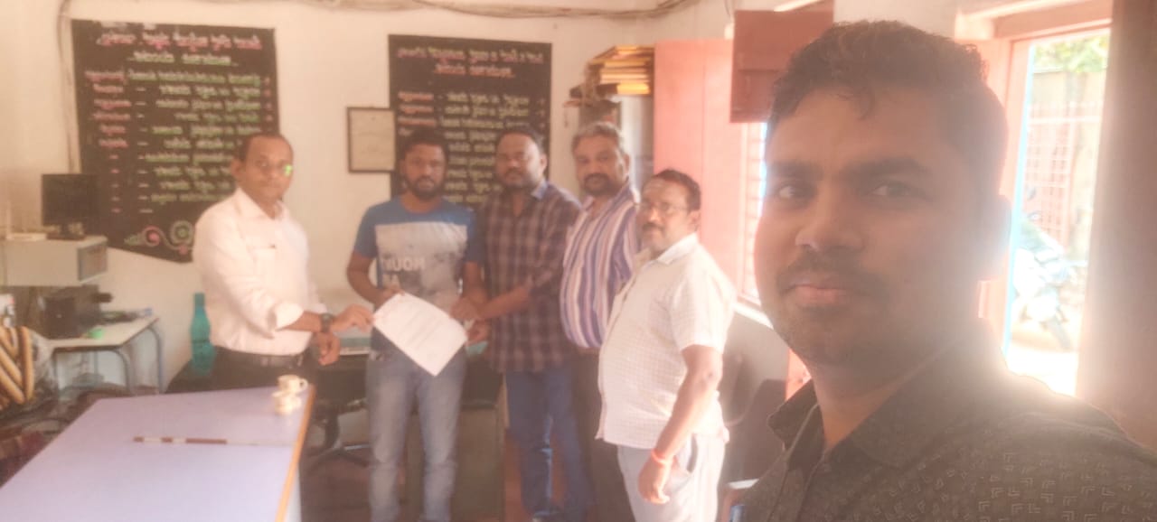 INVITATION DISTRIBUTION IN ILKAL SCHOOL.