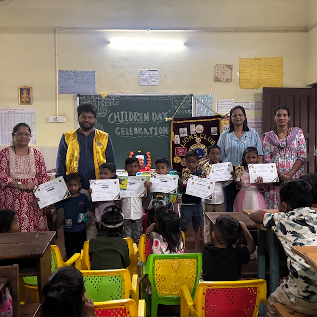 Prize distribution of fancy dress held for independence day