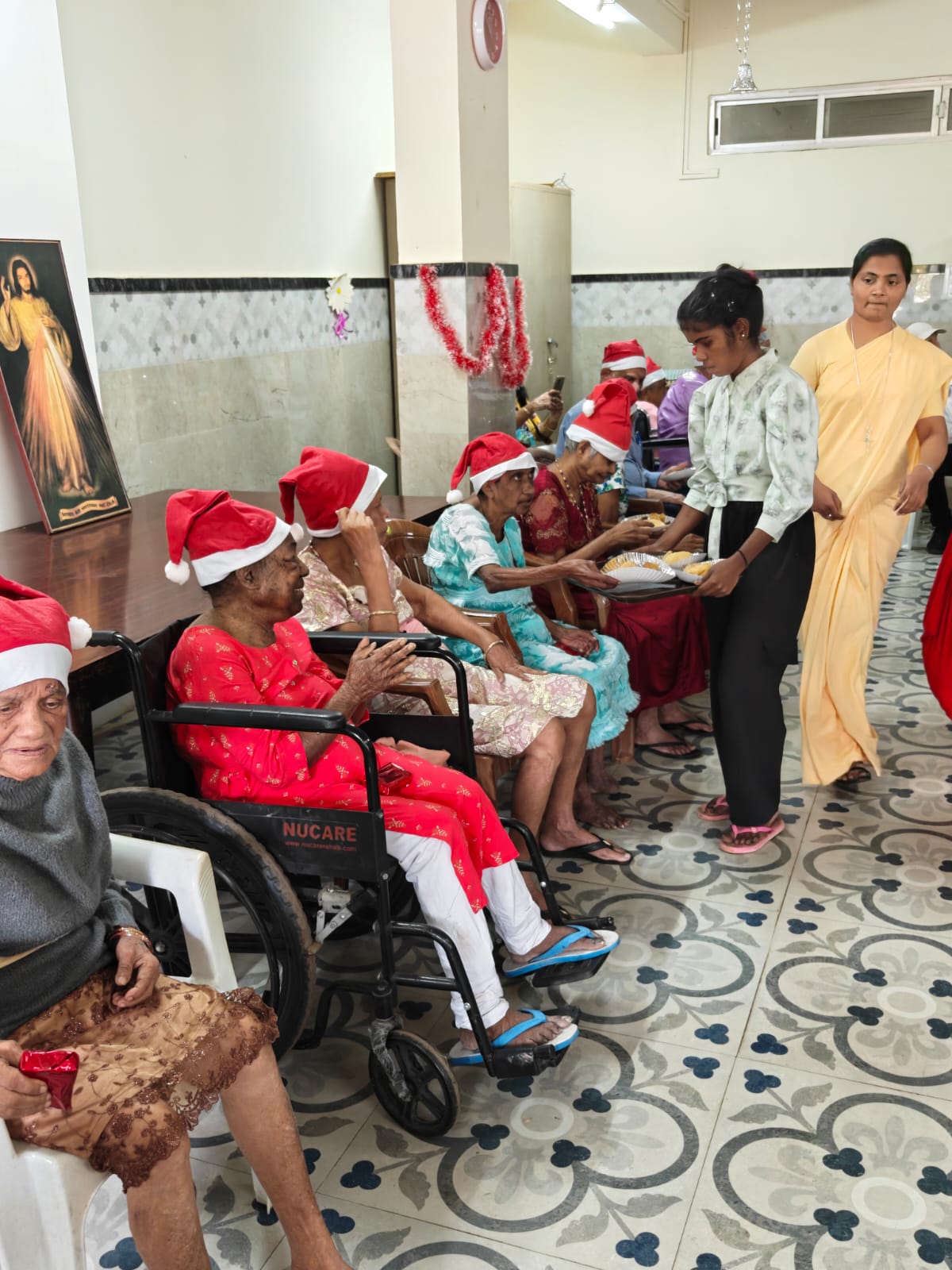 LIONS VISIT TO OLD AGE HOME ON CHRISTMAS DAY