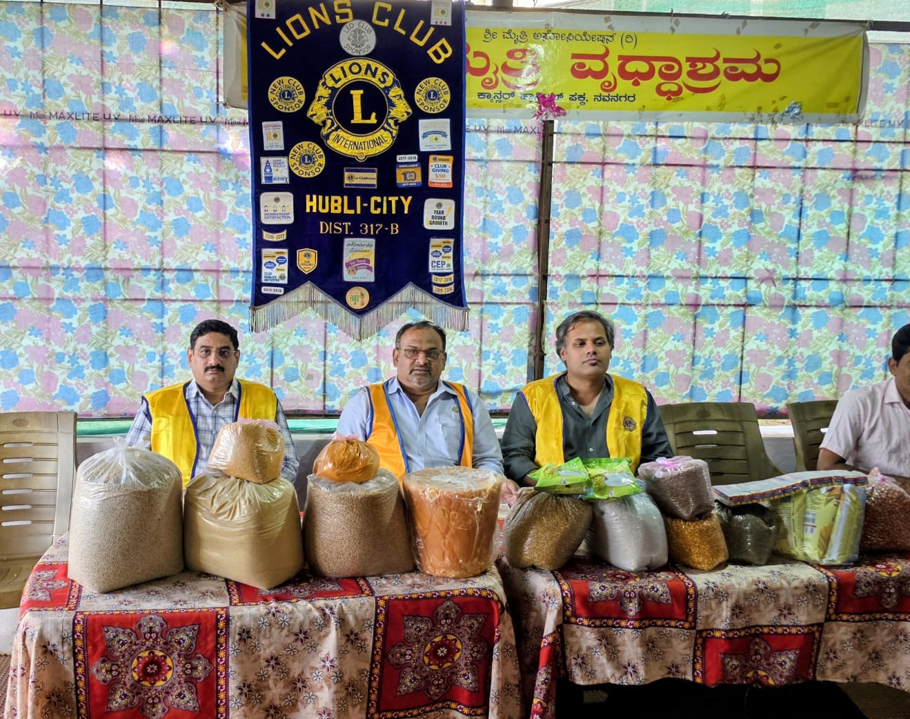 Tuesday, 9th December 2025, we the PST of the Lions Club of Hubli City donated pulses and groceries worth ₹5,000 to the 30 residents of Maithri Old-age Home , Navanagar, Hubli. 