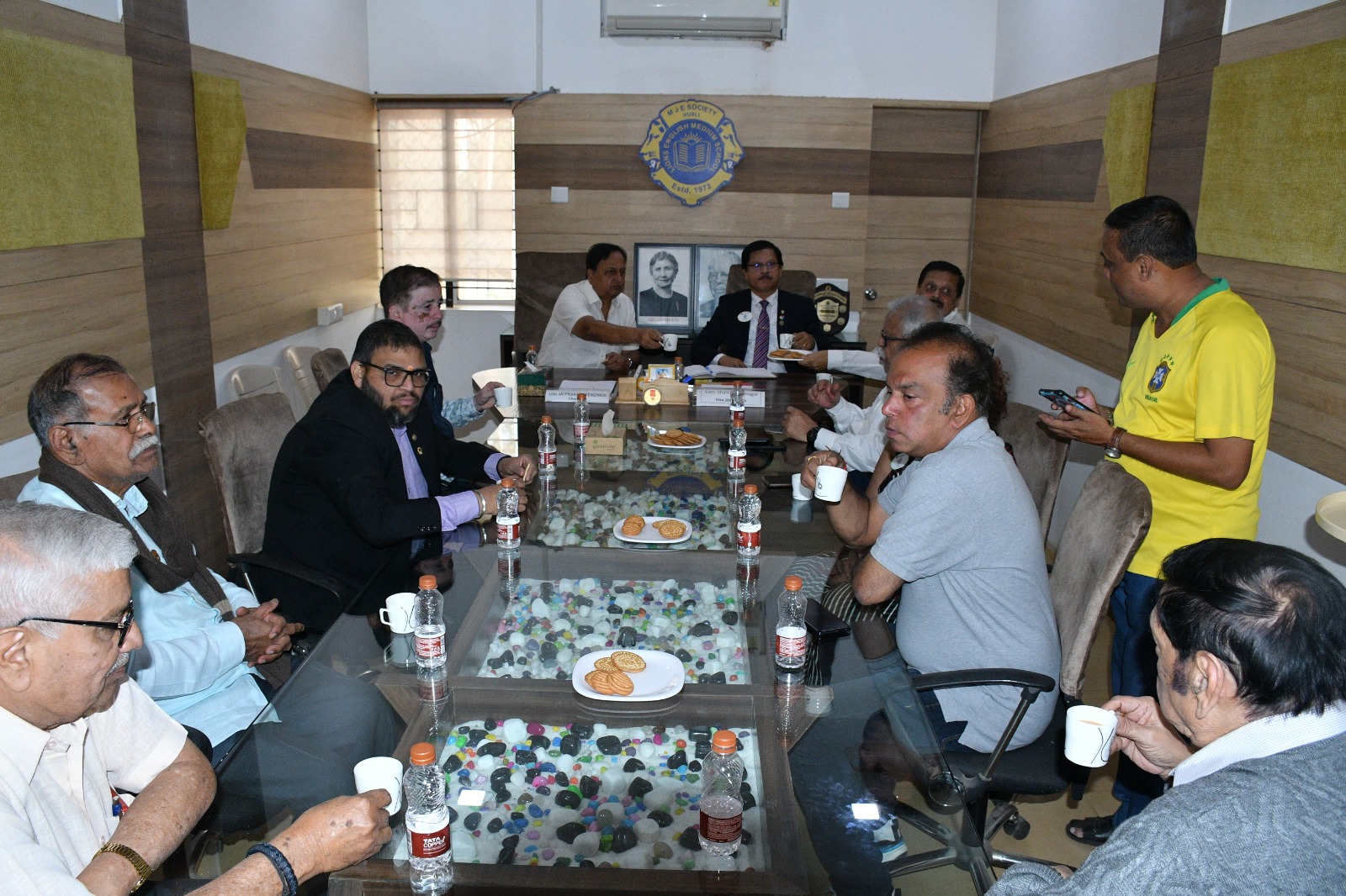 Visited Lions Club of Hubli Wih DG, DC Title*T, DCS at Lions English School at Hubli and Met the Leos also and Spoke to Them on UNSDG Goals Specially on Hunger Week Goal # 2 & #12