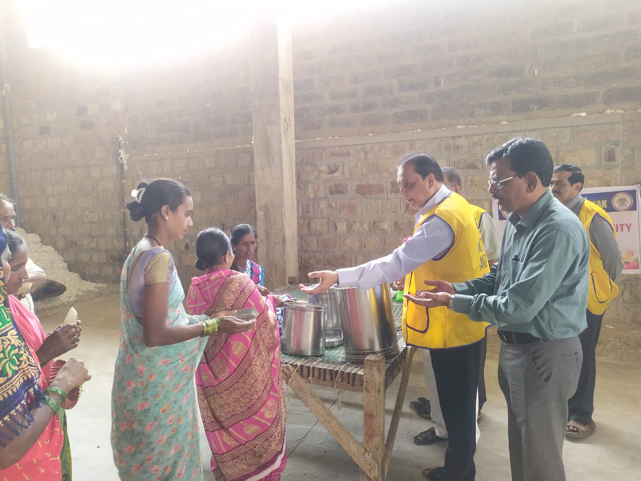 DISTRIBUTION OF READY FOOD TO LABOURS
