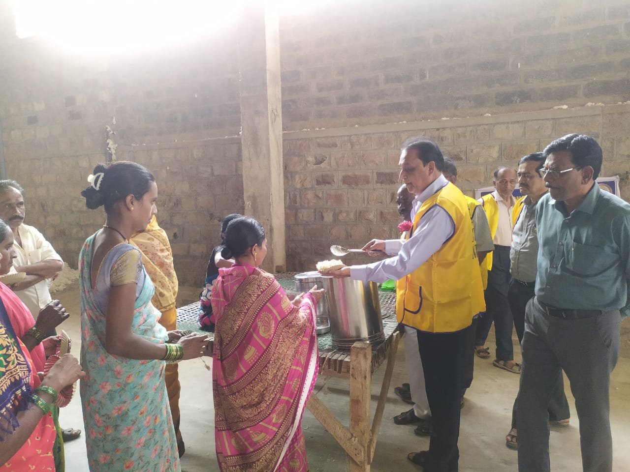 DISTRIBUTION OF READY FOOD TO LABOURS