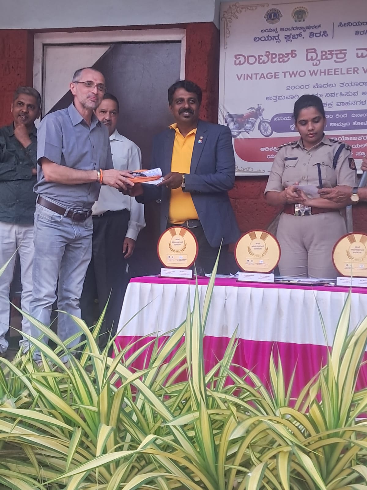 VINTAGE VEHICLE EXHIBITION