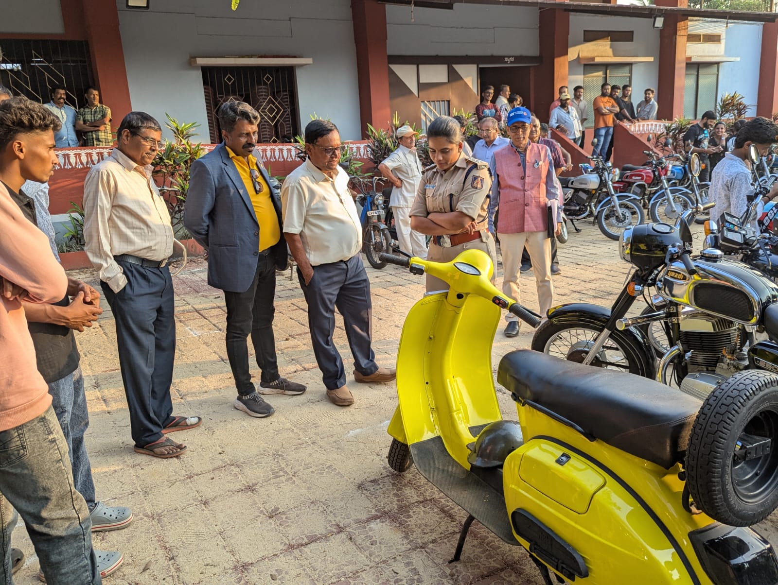 ATTENDED LIONS CLUB OF SIRSI  Vintage Two-Wheeler Exhibition & Competition