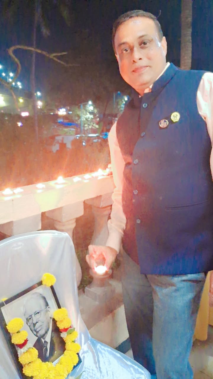 Lighting of Candle on The Ocassion of Lion Melwyn Jones Birth Anniversary at Lion Club of Old Goa Function