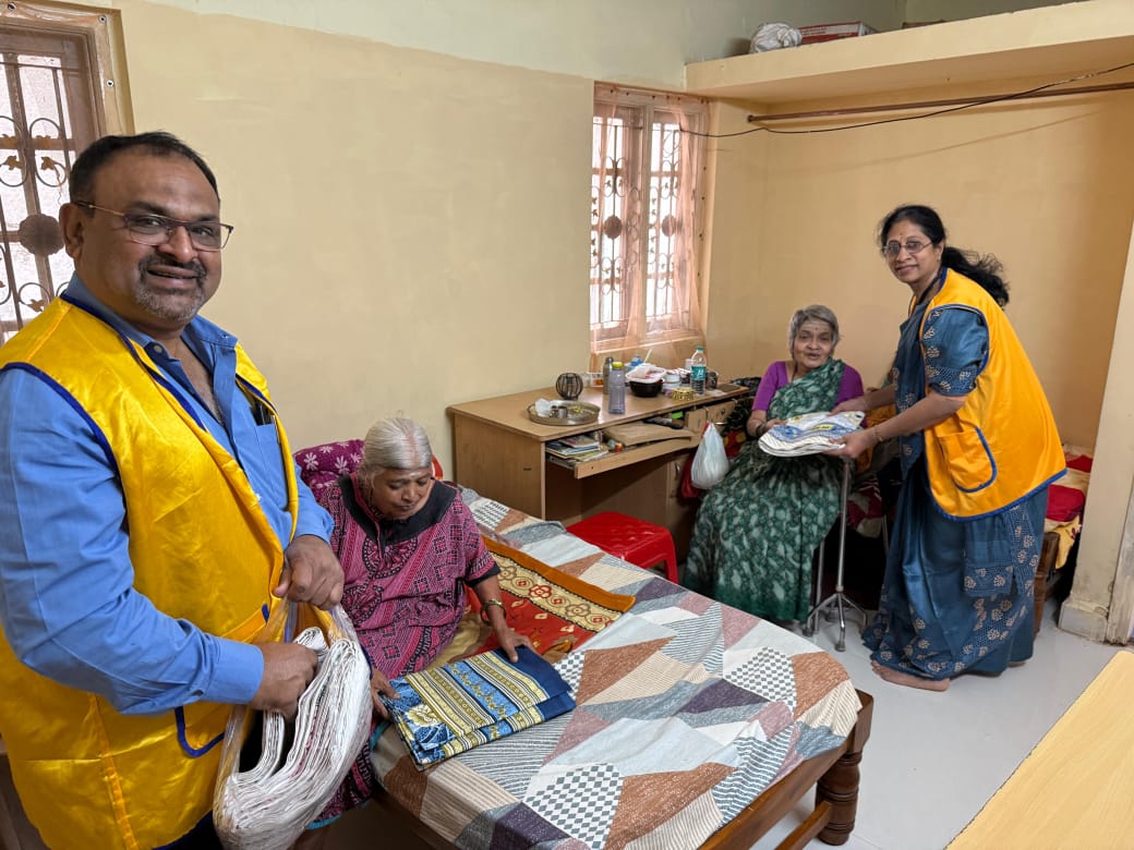 We, the P S T of the Lions Club of Hubli City, along with the Lion Ladies of our Club , visited Basavshree Aashram, Dollars Colony, Hubli. As per their requirement, we donated bedsheets for the residents . The residents were very happy and grateful