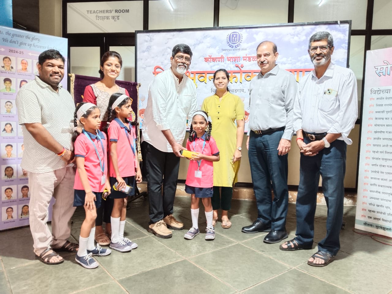 Distribution of spectacles by Little stars vision screening camp ( Navemarg foundation- Lion Dr.Celso Fernandes).