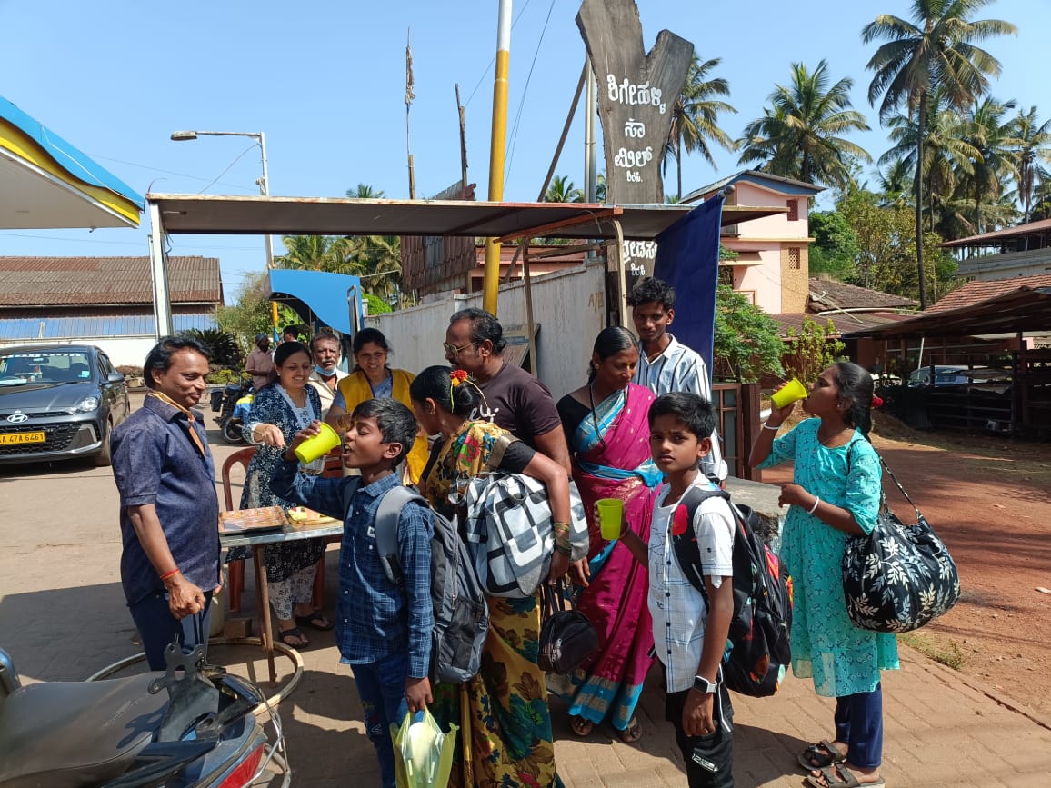 ATTENDED LIONS CLUB SIRSI. Distribution of Cold Drinks, Buttermilk and Drinking Water to Pilgrims