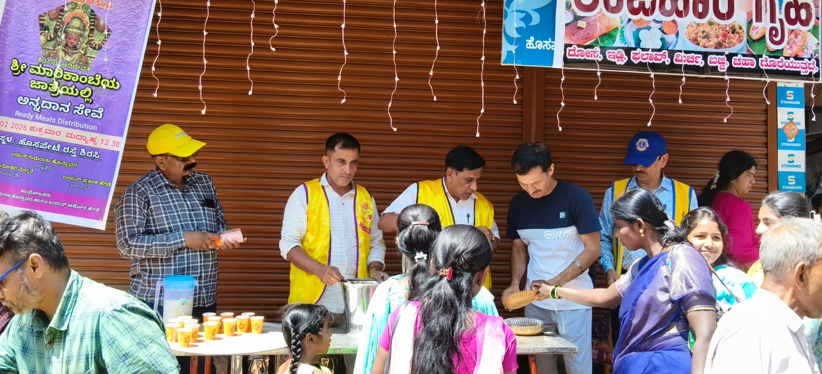 ATTENDED LION CLUB OF SIRSI. Serving of Ready Meals to Pilgrims – Sirsi Marikamba Jatra