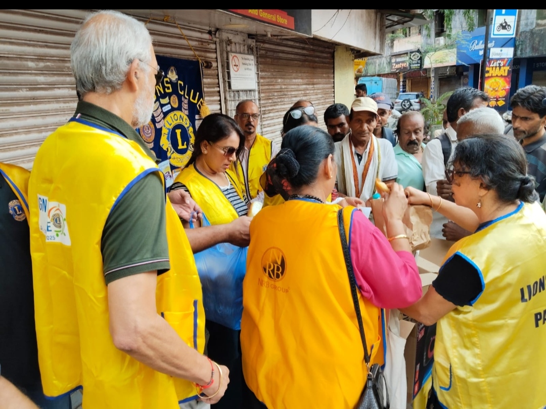 Best the Heat - Serving energy drinks, fruits and snacks to Community Workers 