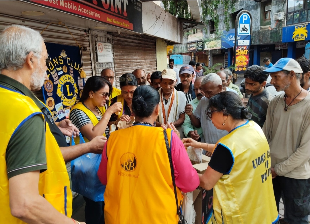 Best the Heat - Serving energy drinks, fruits and snacks to Community Workers 