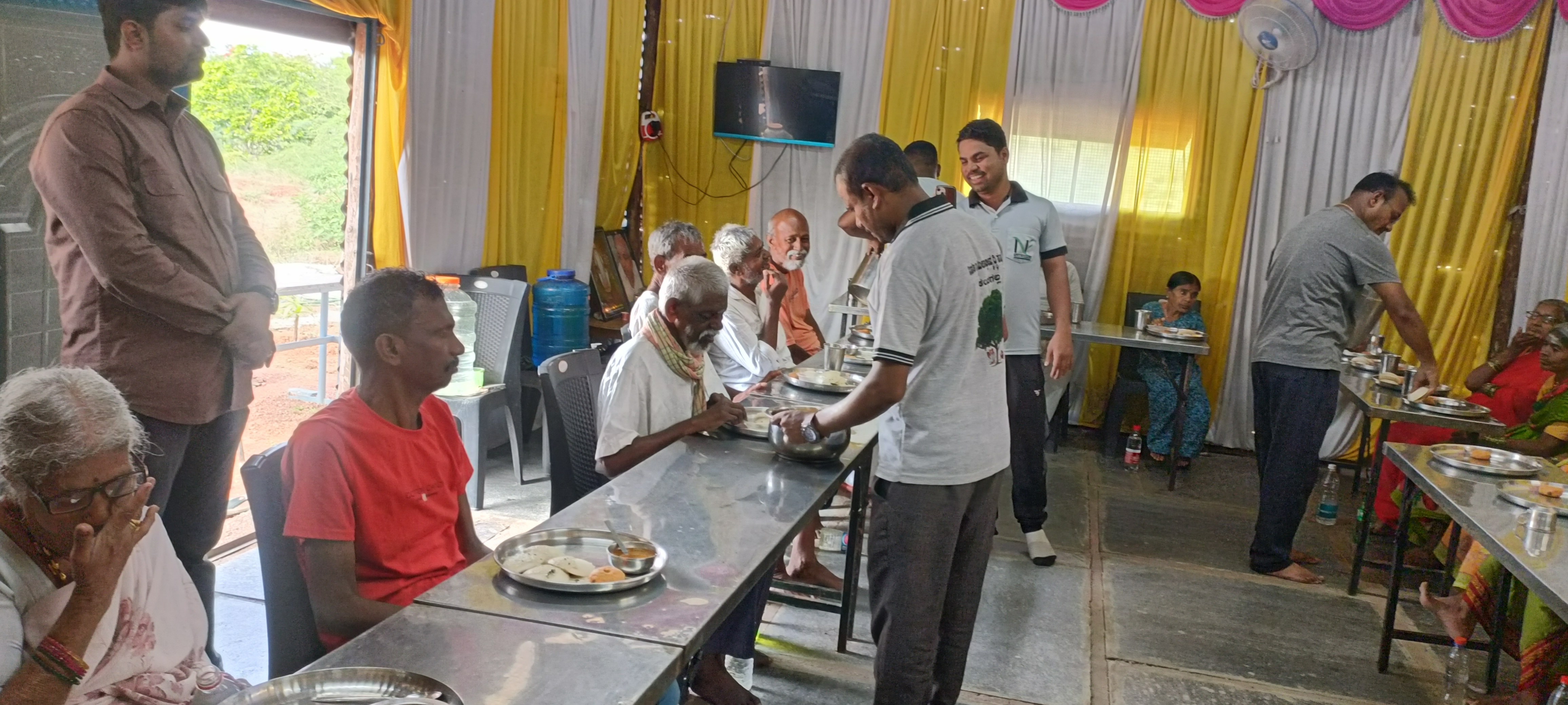 Hunger relief activity by Lions Club of Ilkal on 05.06.2026