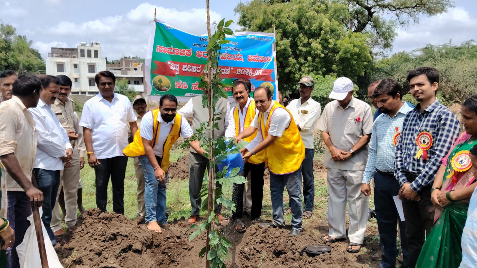 50 Trees Donated and Planted by Lions Club Jamkhandi