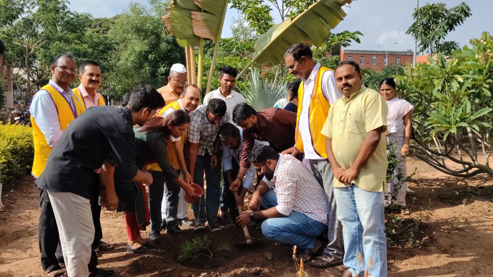 LIONS CLUB JAMKHANDI LAUNCHES MEGA TREE PLANTATION DRIVE ON WORLD ENVIRONMENT DAY
