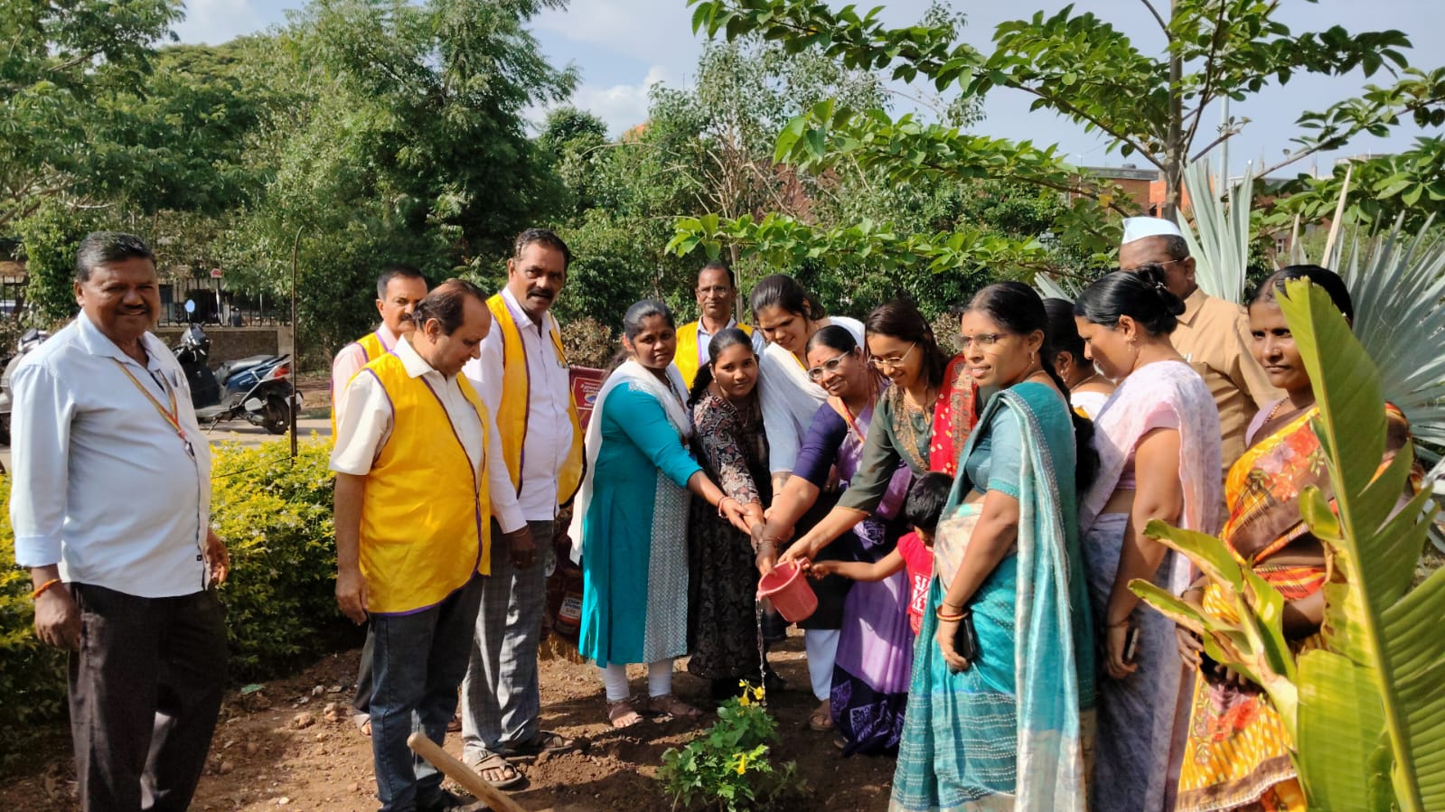 LIONS CLUB JAMKHANDI LAUNCHES MEGA TREE PLANTATION DRIVE ON WORLD ENVIRONMENT DAY