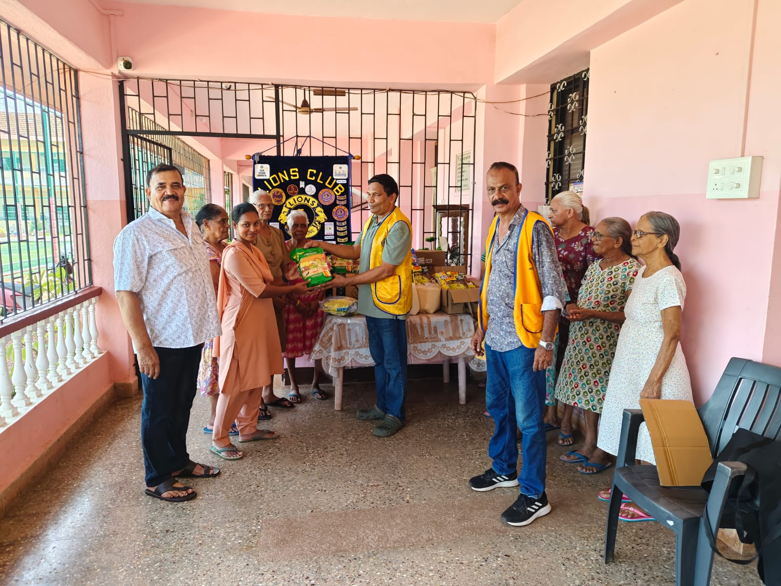 Lions Club of Navelim conducted its last  activity for this Lionistic year by distributing groceries to the Nazareth Old Aged home under Hunger and WWWof Service