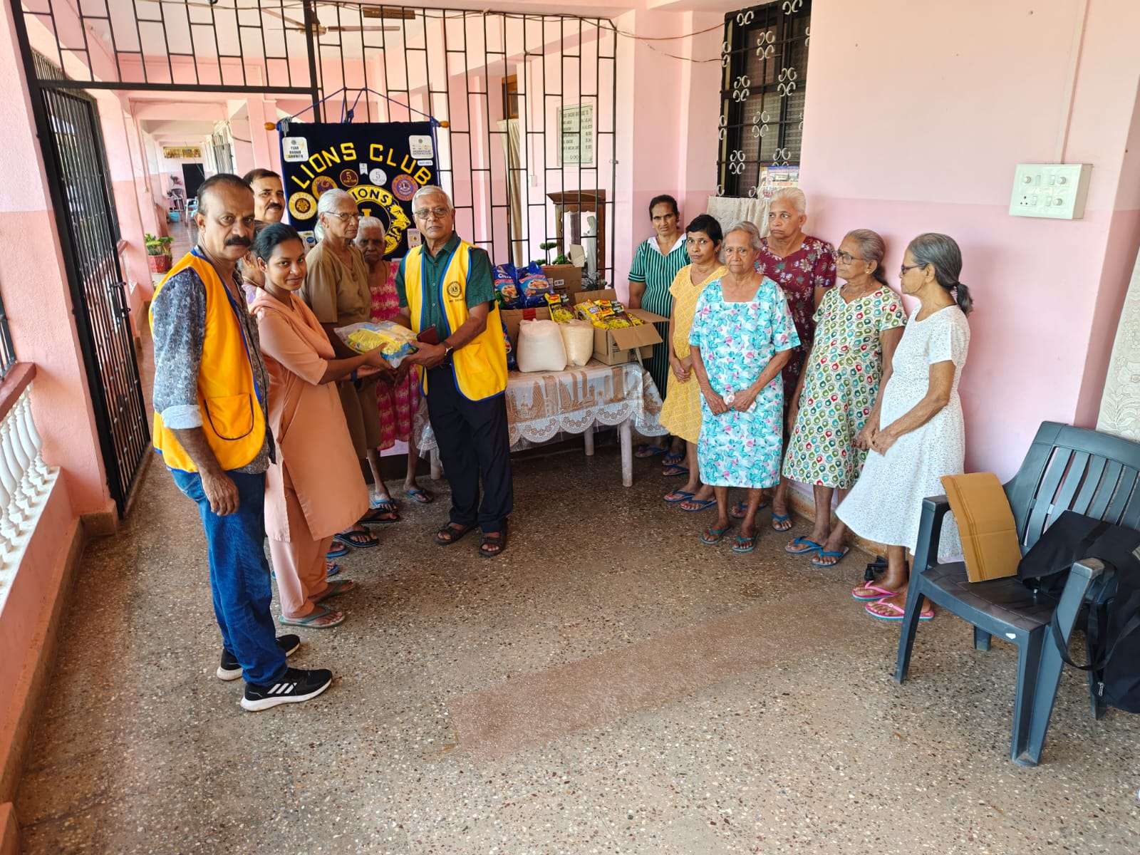 Lions Club of Navelim conducted its last  activity for this Lionistic year by distributing groceries to the Nazareth Old Aged home under Hunger and WWWof Service