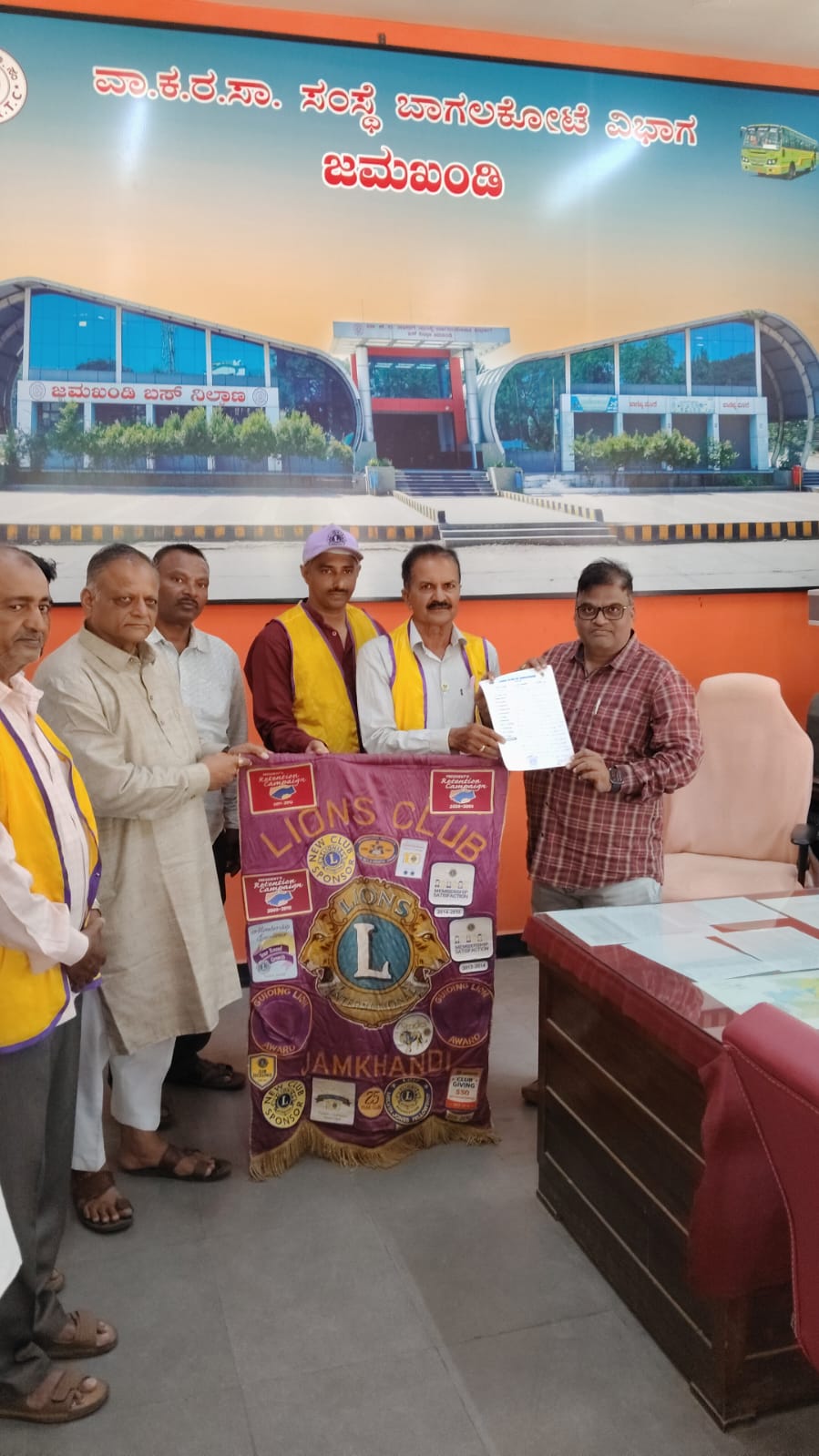 THE JAMAKANDI LIONS CLUB GIVES A RESUME TO TAHASILDAR 